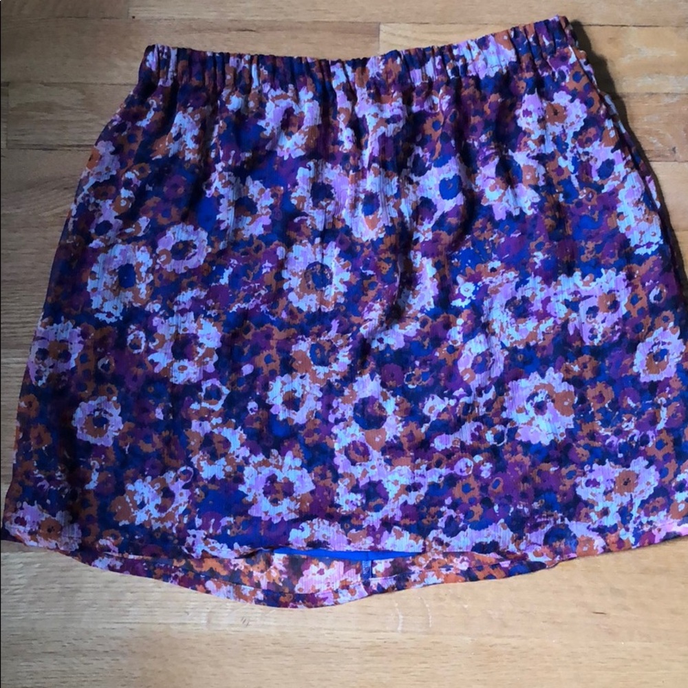 Floral skirt w/elastic waistband!